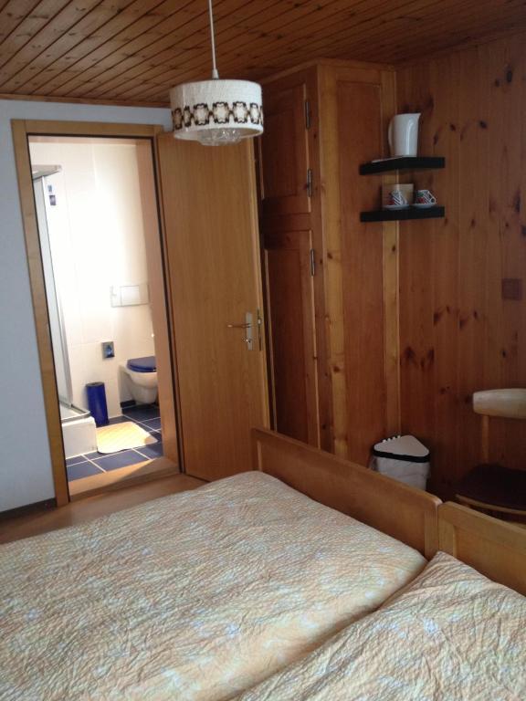 Hotel Restaurant Emshorn Oberems Quarto foto